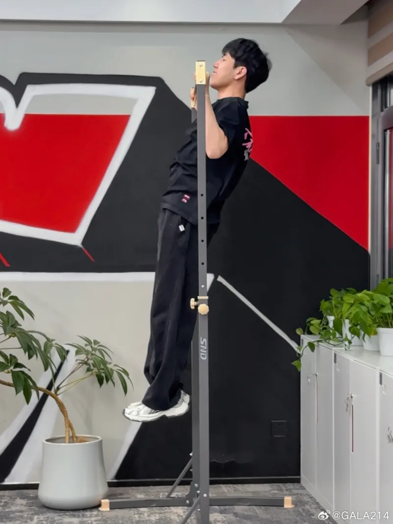 GALA分享运动照片：简简单单20个兄弟们