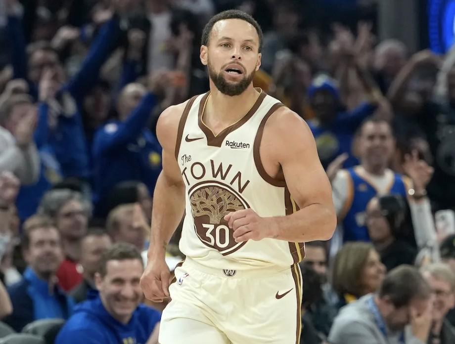 库里常规赛数据：膝伤困扰仅打43场六年来新低，生涯得分超26000分